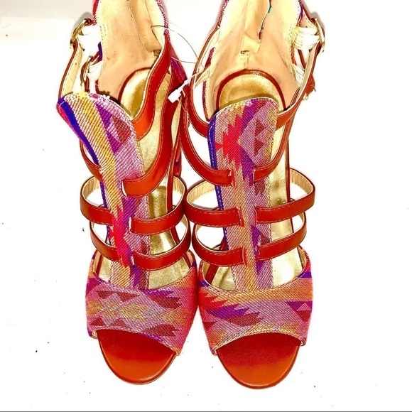 Olivia Miller Aztec Mayan Strappy Chunky Heel Sandals - Picture 2 of 4